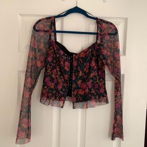 Lizard Thicket brand crop long sleeve floral print top